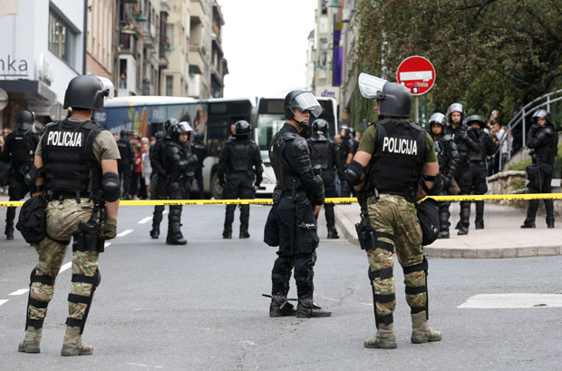 НА СКУПУ 2.000 ЉУДИ: Прва Парада поноса у БиХ без инцидената (ФОТО)